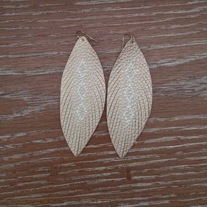 🎉 5 for $25: Leather earrings